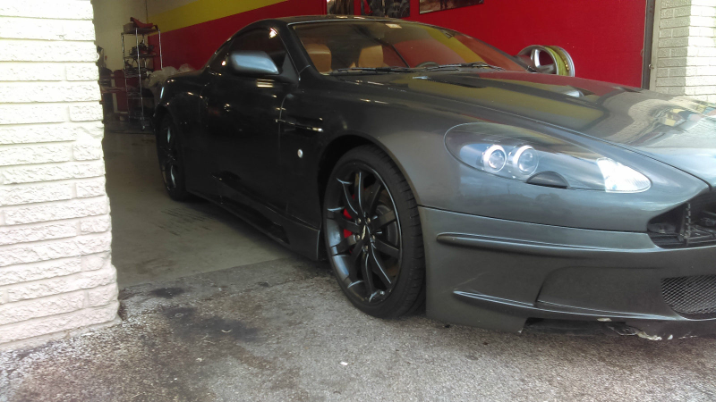 Illustration for article titled Someone Please Save This Stupid Cheap Aston Martin DB9 Before I Do